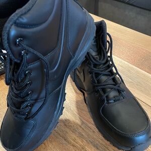 Nike Men's Black Hiking Boots
